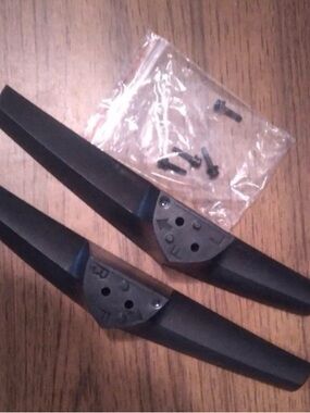 INSIGNIA STAND WITH SCREWS NS-58DF620NA